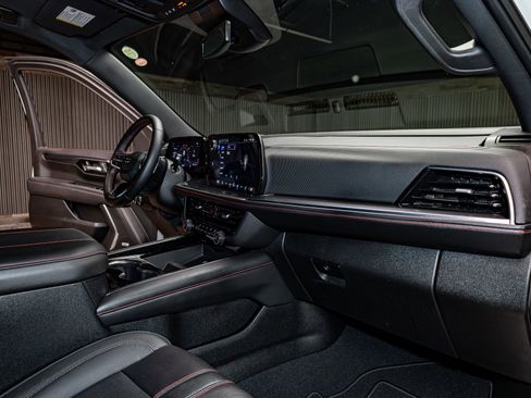 Used 2025 Chevrolet Suburban RST w/ Comfort Package image 15