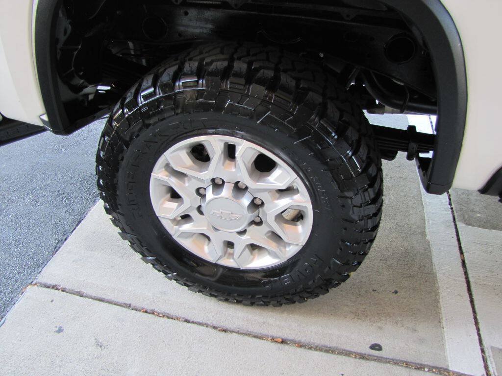 Used 2020 Chevrolet Silverado 2500 LT w/ Z71 Off-Road Package AWD/4WD image 28