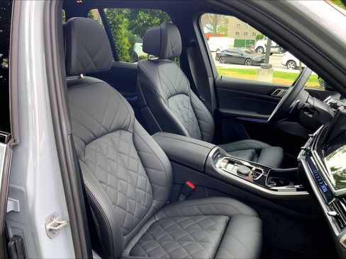 Used 2026 BMW X5 xDrive40i w/ M Sport Package AWD/4WD image 8
