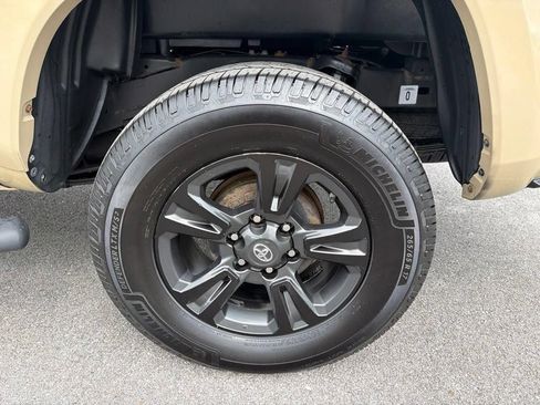 Used 2019 Toyota Tacoma TRD Sport w/ Technology Package RWD image 12