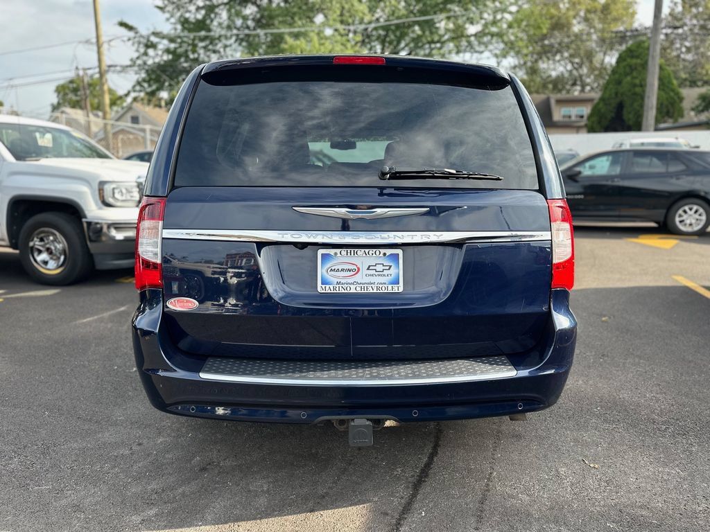 Used 2016 Chrysler Town & Country Touring w/ Driver Convenience Group FWD image 6