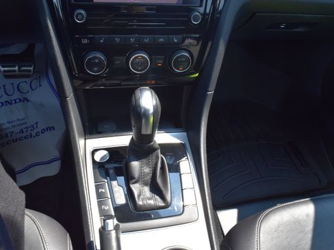 Used 2022 Volkswagen Passat 2.0T FWD image 25