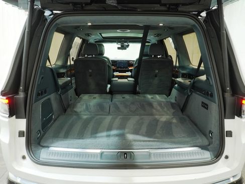 Used 2022 Jeep Grand Wagoneer Series III AWD/4WD image 5