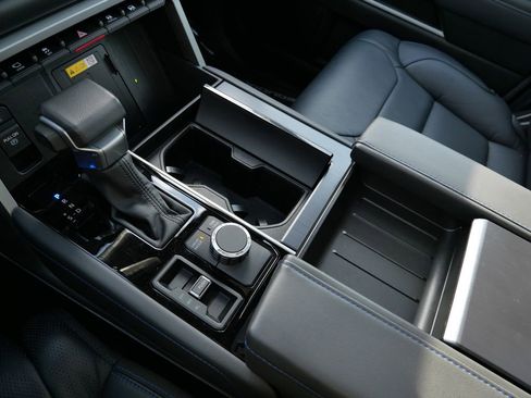 Used 2024 Toyota Sequoia Platinum image 27