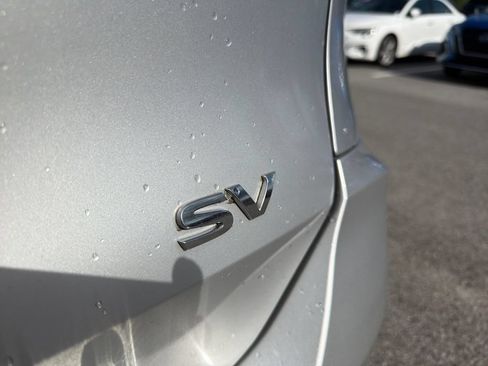Used 2018 Nissan Rogue SV w/ Premium Package FWD image 11