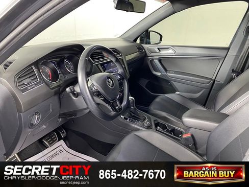 Used 2018 Volkswagen Tiguan SEL w/ R-Line Package AWD/4WD image 11