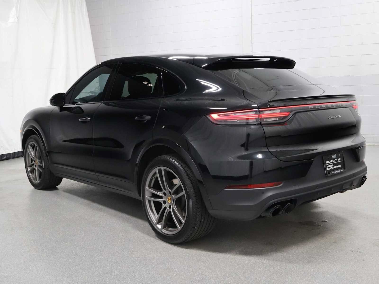 Certified 2023 Porsche Cayenne Platinum Edition AWD/4WD image 3