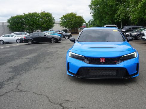 Used 2024 Honda Civic Type R image 2