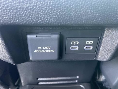 Used 2025 Toyota Tacoma Limited AWD/4WD image 14