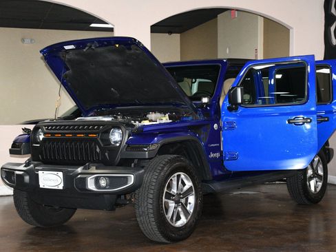 Used 2018 Jeep Wrangler Unlimited Sahara AWD/4WD image 90