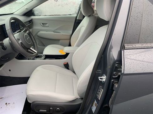 Used 2024 Hyundai Kona SEL image 11