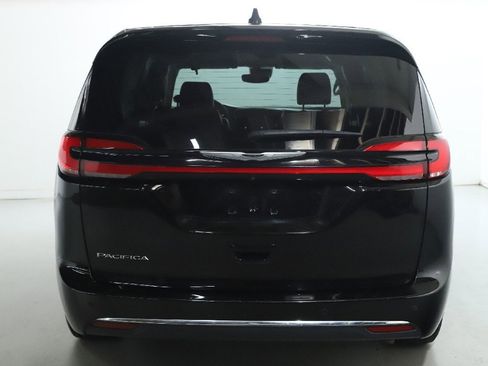 Used 2024 Chrysler Pacifica Touring-L image 42