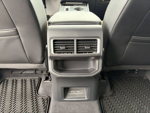 Certified 2024 Volkswagen Atlas Cross Sport SE AWD/4WD image 32