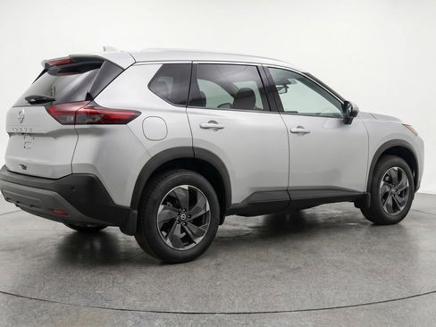 Used 2025 Nissan Rogue SV AWD/4WD image 9
