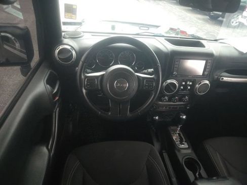Used 2018 Jeep Wrangler Unlimited Sahara AWD/4WD image 27