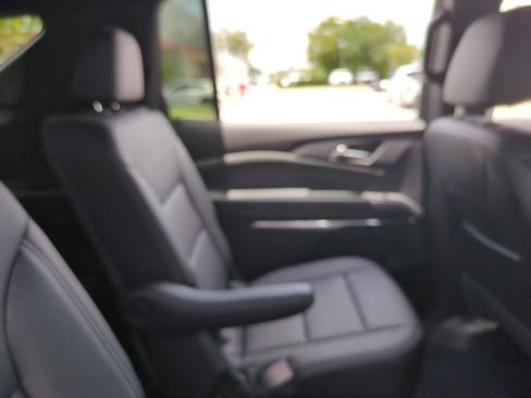 Used 2026 Chevrolet Traverse LT w/ Sun and Wheel Package FWD image 20