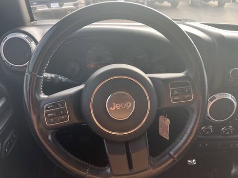 Used 2016 Jeep Wrangler Unlimited Sahara image 37