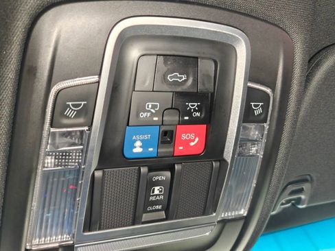 Used 2022 RAM 1500 Laramie w/ Sport Appearance Package image 12