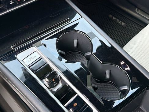 Used 2024 Volkswagen Atlas Cross Sport SEL Premium R-Line image 28