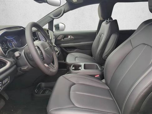 New 2026 Chrysler Pacifica Select FWD image 4