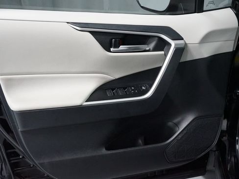 Certified 2025 Toyota RAV4 XLE Premium AWD/4WD image 30
