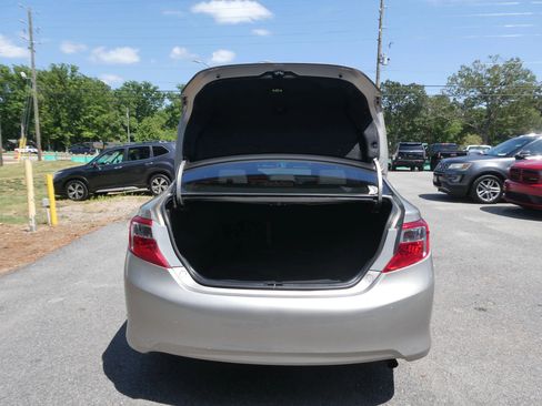 Used 2013 Toyota Camry FWD image 7