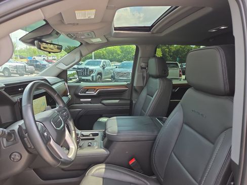 Used 2023 GMC Sierra 1500 Denali w/ Technology Package AWD/4WD image 9