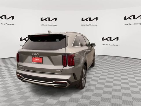 Certified 2024 Kia Sorento SX Prestige AWD/4WD image 8