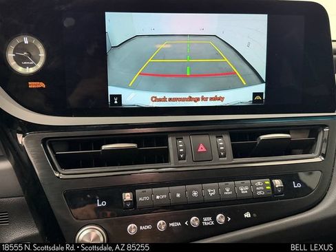 Used 2025 Lexus ES 300h w/ Premium Package FWD image 32