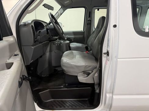 Used 2003 Ford E-150 and Econoline 150 RWD image 15
