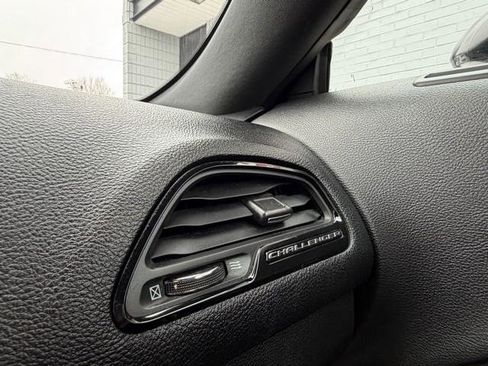 Used 2016 Dodge Challenger SXT image 23