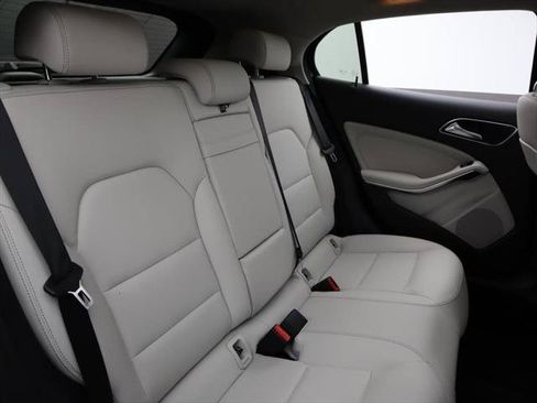 Used 2019 Mercedes-Benz GLA 250 image 34