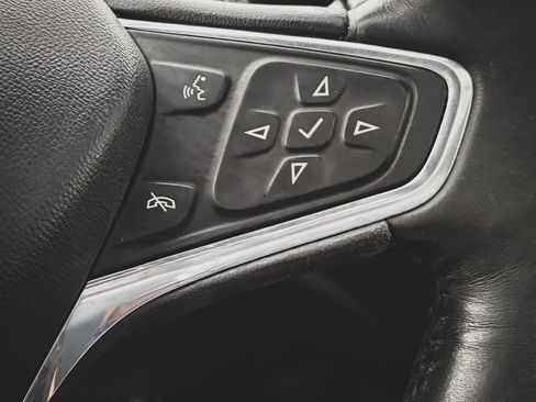 Used 2016 Chevrolet Malibu Premier w/ Driver Confidence Package II FWD image 9