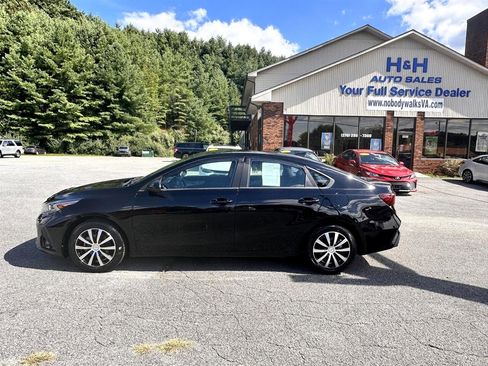 Used 2022 Kia Forte LXS image 8