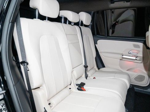 Used 2026 Mercedes-Benz GLB 250 4MATIC image 15