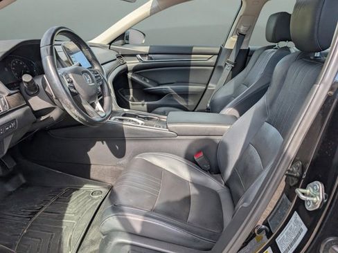 Used 2018 Honda Accord Touring image 17