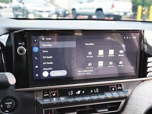 Used 2025 Toyota Camry XLE image 23