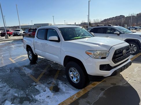 Used 2019 Toyota Tacoma SR image 7