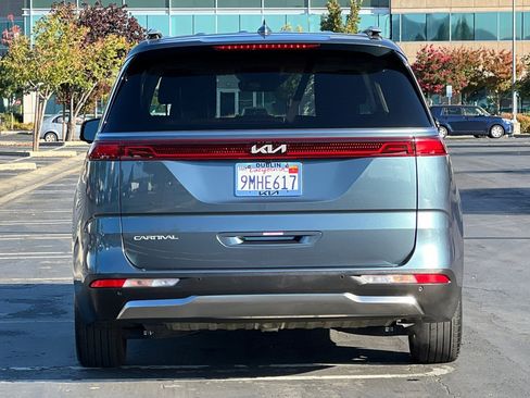 Used 2024 Kia Carnival SX Prestige image 5