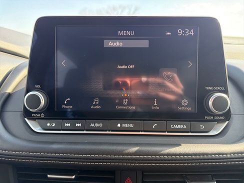 Certified 2025 Nissan Rogue SV FWD image 21