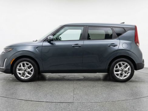 Used 2025 Kia Soul LX w/ LX Technology Package FWD image 5