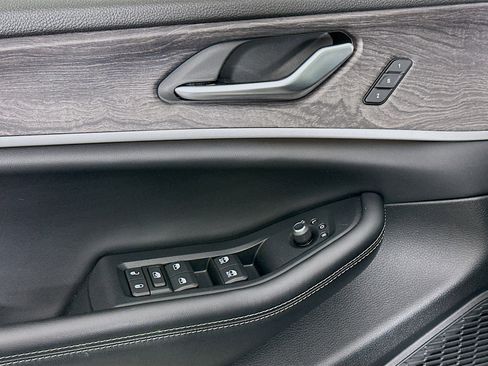 Used 2023 Jeep Grand Cherokee L Limited w/ Black Appearance Package RWD image 15