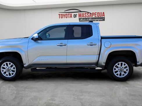 Used 2025 Toyota Tacoma SR5 AWD/4WD image 27