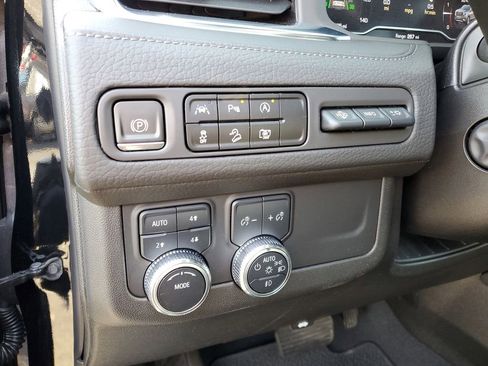 Used 2023 GMC Yukon Denali image 11