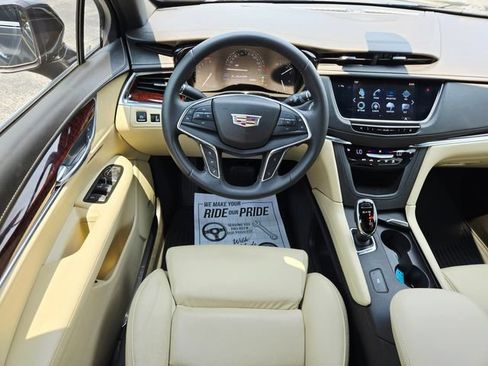 Used 2017 Cadillac XT5 Luxury w/ Driver Awareness Package FWD image 12
