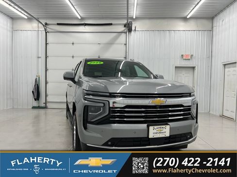 Used 2026 Chevrolet Suburban LT w/ Comfort Package AWD/4WD image 1