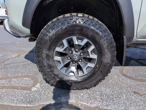 Used 2023 Toyota Tacoma TRD Off-Road image 27