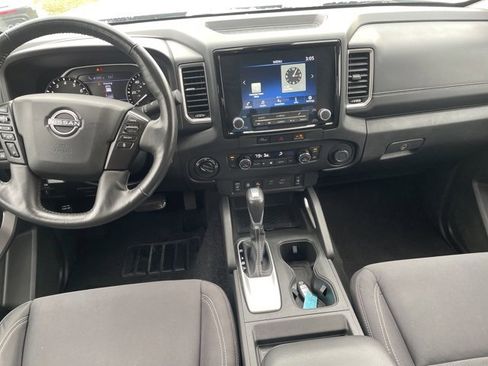 Used 2024 Nissan Frontier SV w/ SV Convenience Package image 3