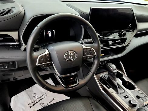 Used 2023 Toyota Highlander Limited AWD/4WD image 25