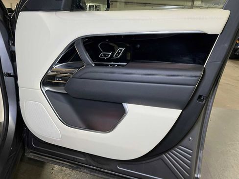 Used 2023 Land Rover Range Rover SE image 10